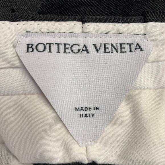 BOTTEGA VENETA Size M Black Wool Flat Front Wide Leg Shorts - Picture 4 of 6